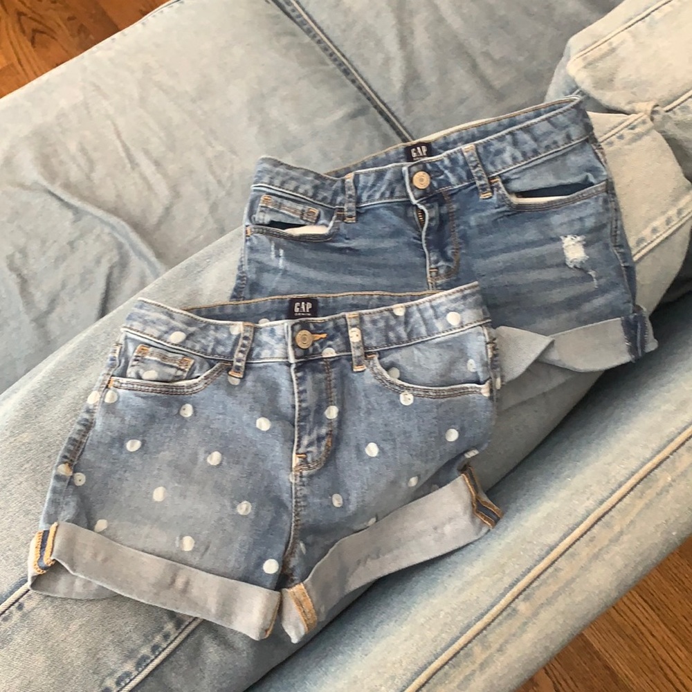 Pair of Gap Girls shorts size 14